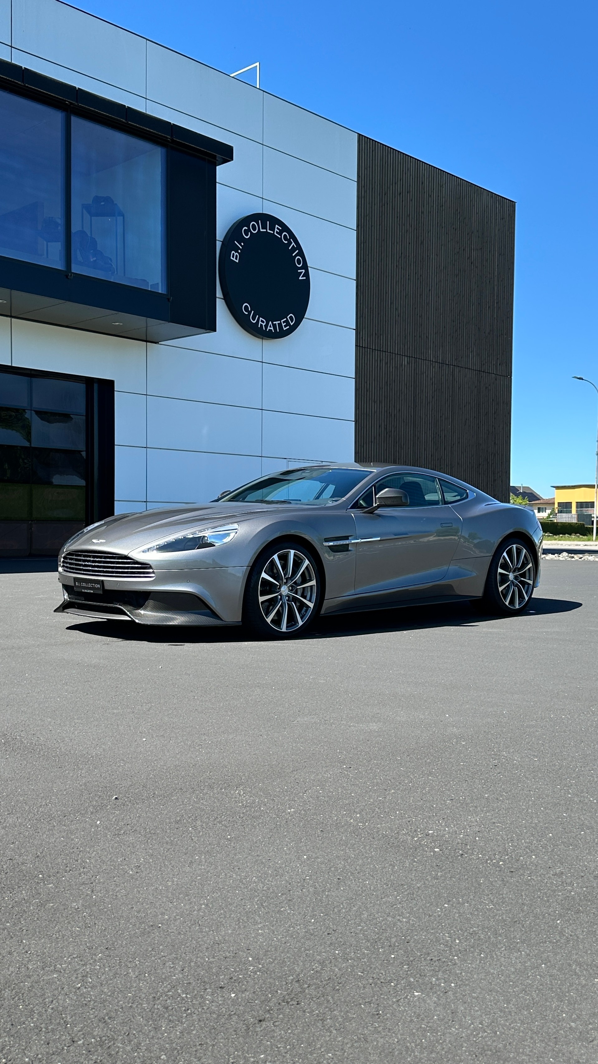 ASTON MARTIN Vanquish V12 5.9-48 Touchtronic 2