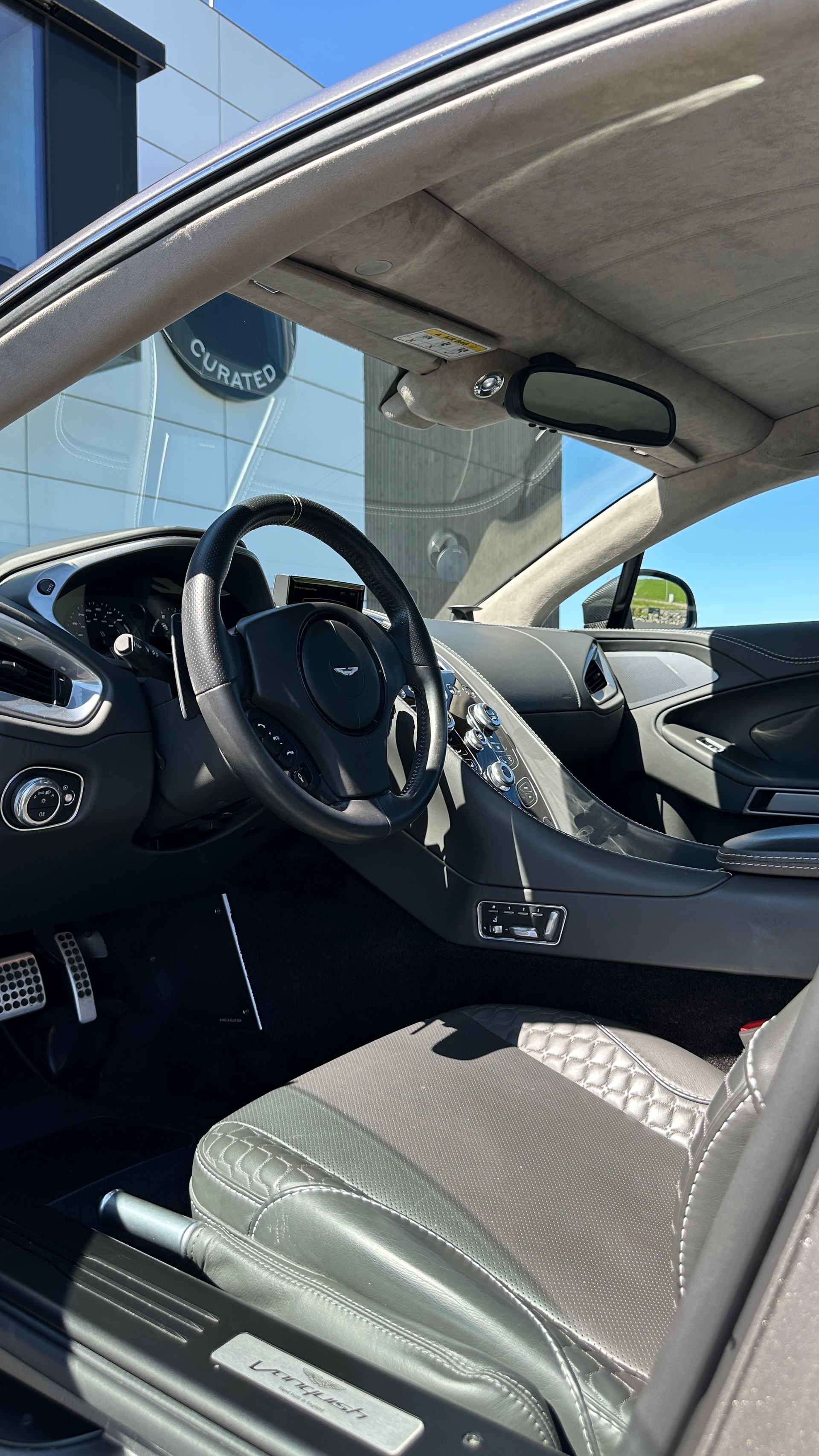 ASTON MARTIN Vanquish V12 5.9-48 Touchtronic 2-image-13