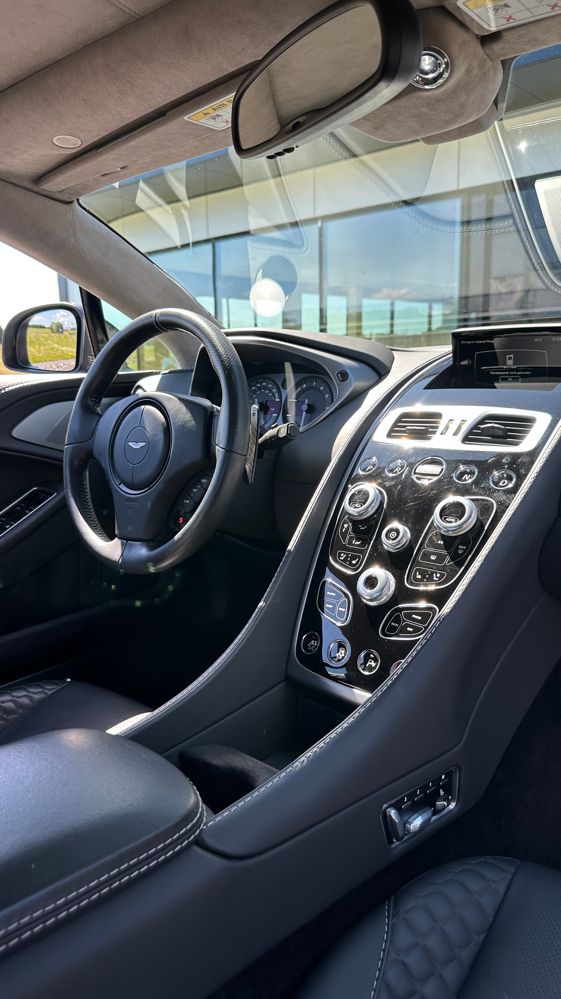ASTON MARTIN Vanquish V12 5.9-48 Touchtronic 2-image-14