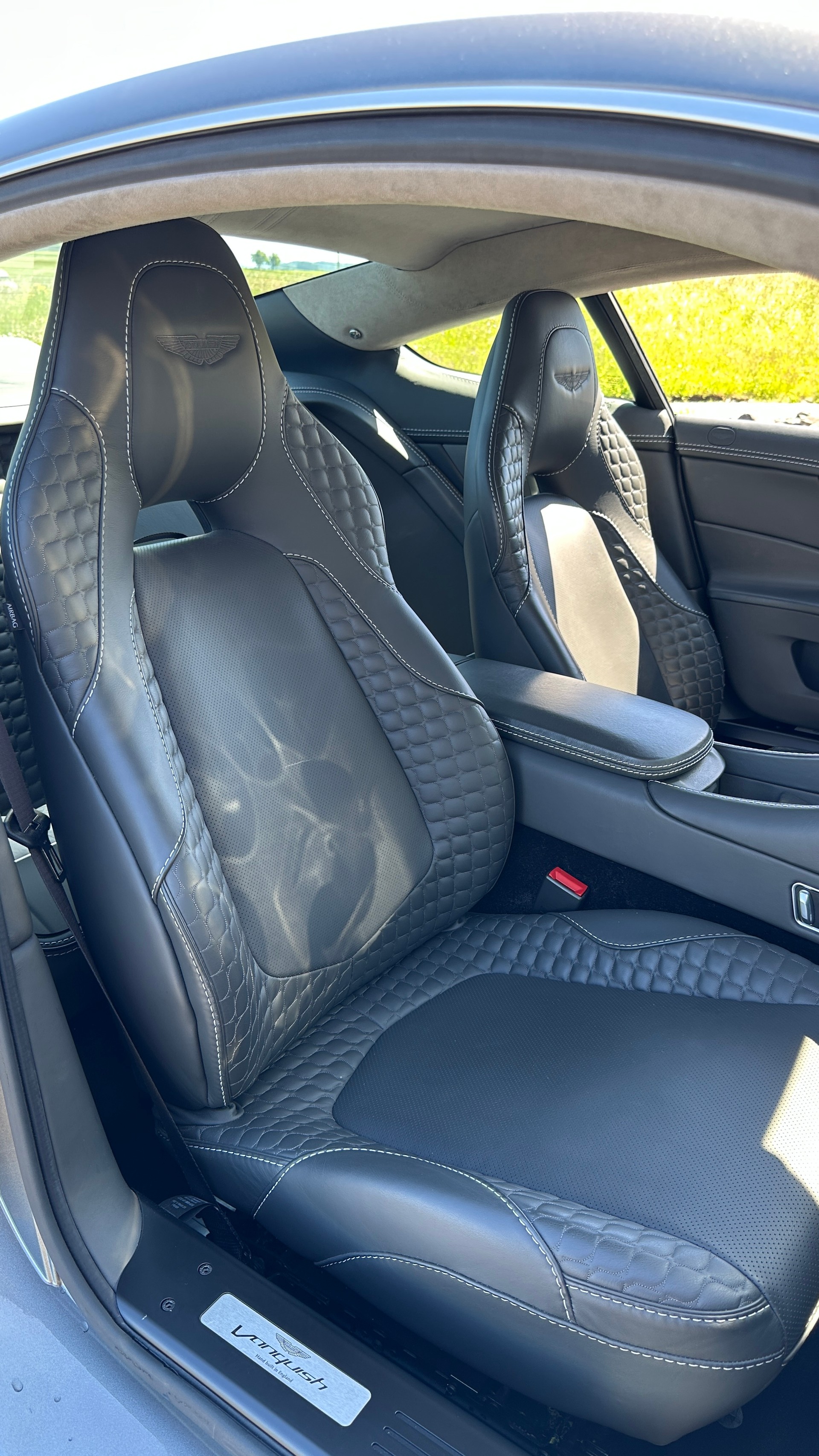 ASTON MARTIN Vanquish V12 5.9-48 Touchtronic 2-image-17