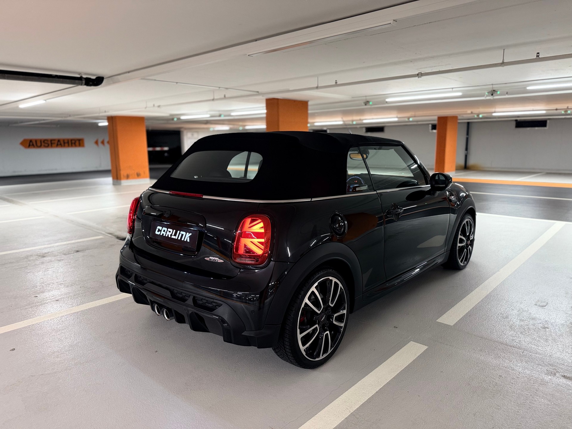 MINI Cooper John Cooper Works Cabriolet Steptronic-image-5