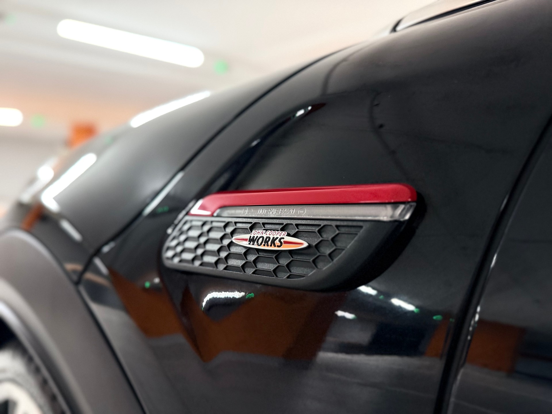 MINI Cooper John Cooper Works Cabriolet Steptronic-image-29
