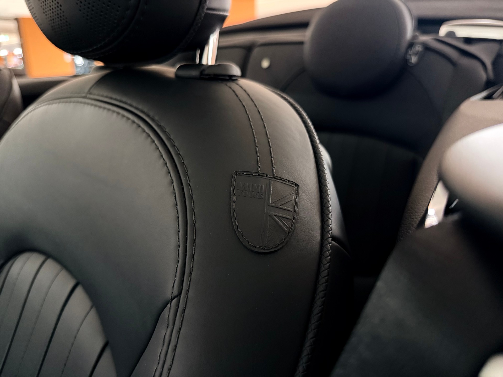 MINI Cooper John Cooper Works Cabriolet Steptronic-image-23