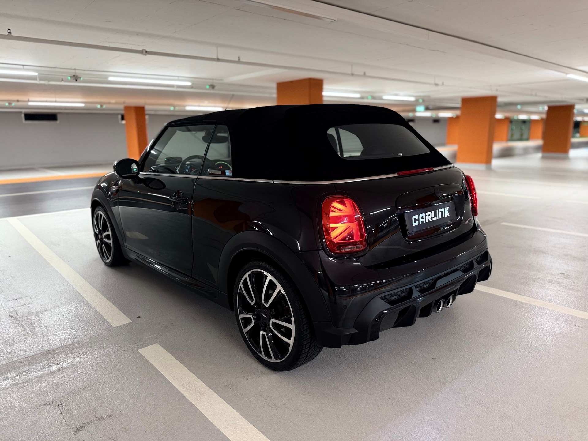 MINI Cooper John Cooper Works Cabriolet Steptronic-image-7