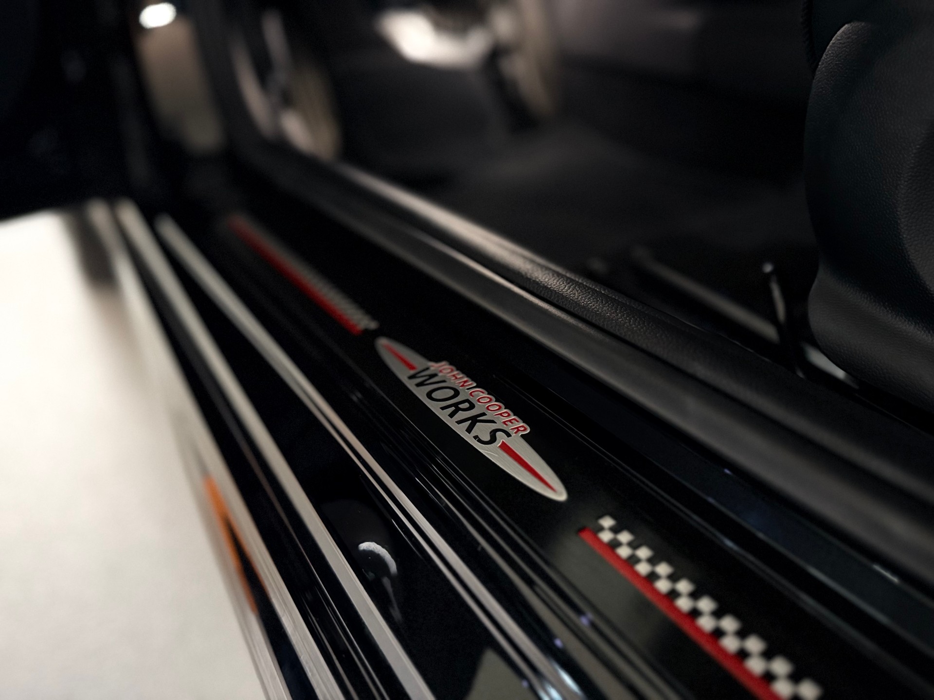 MINI Cooper John Cooper Works Cabriolet Steptronic-image-26