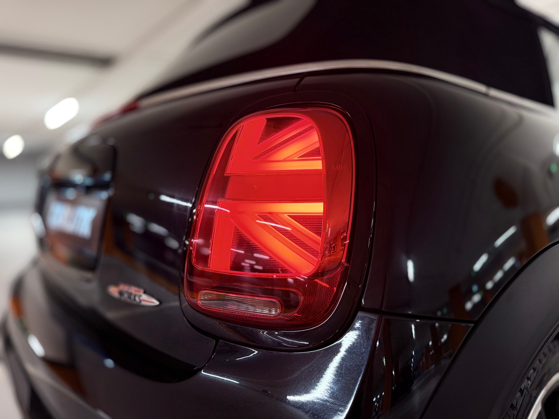 MINI Cooper John Cooper Works Cabriolet Steptronic-image-27