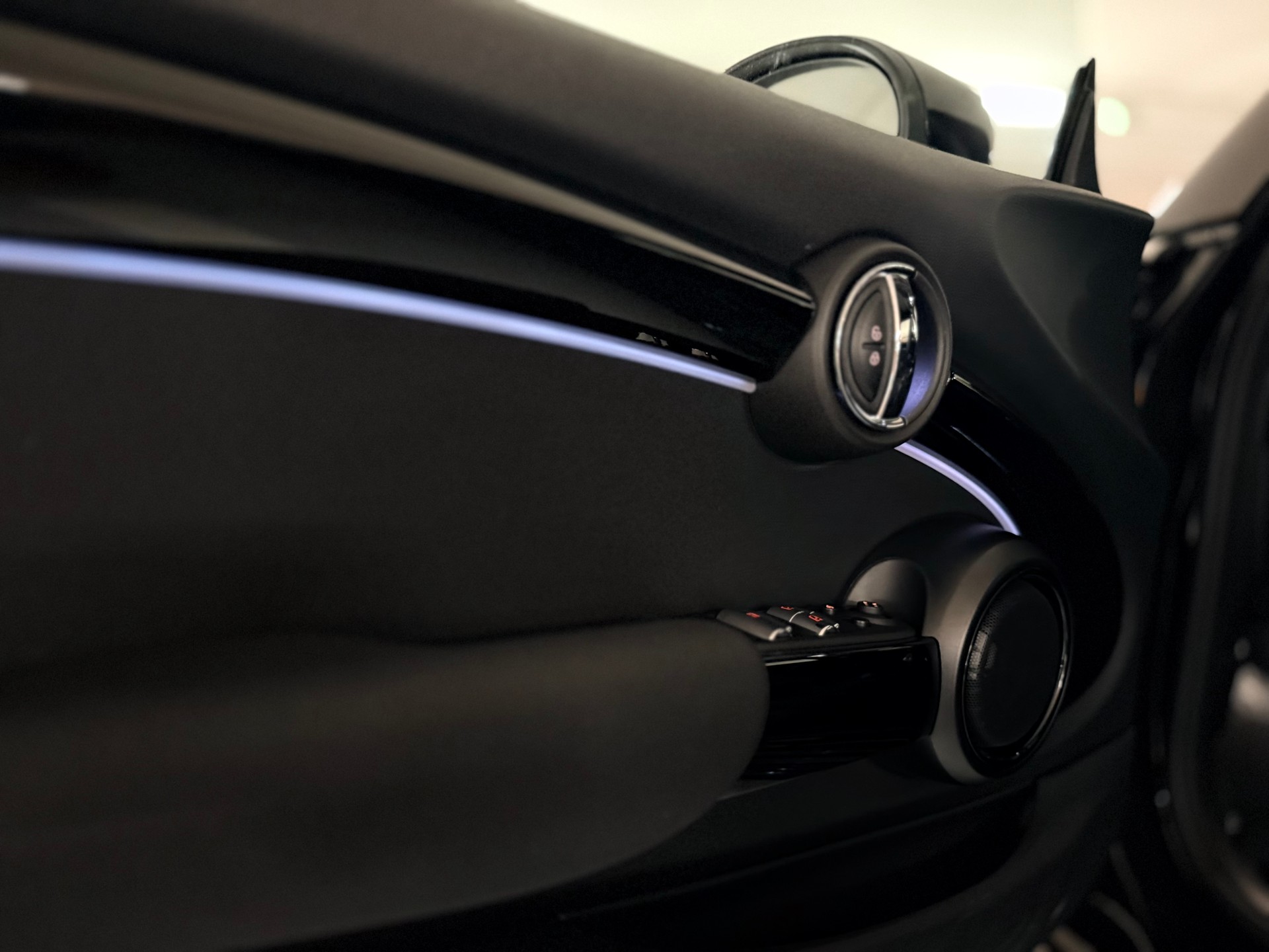 MINI Cooper John Cooper Works Cabriolet Steptronic-image-13