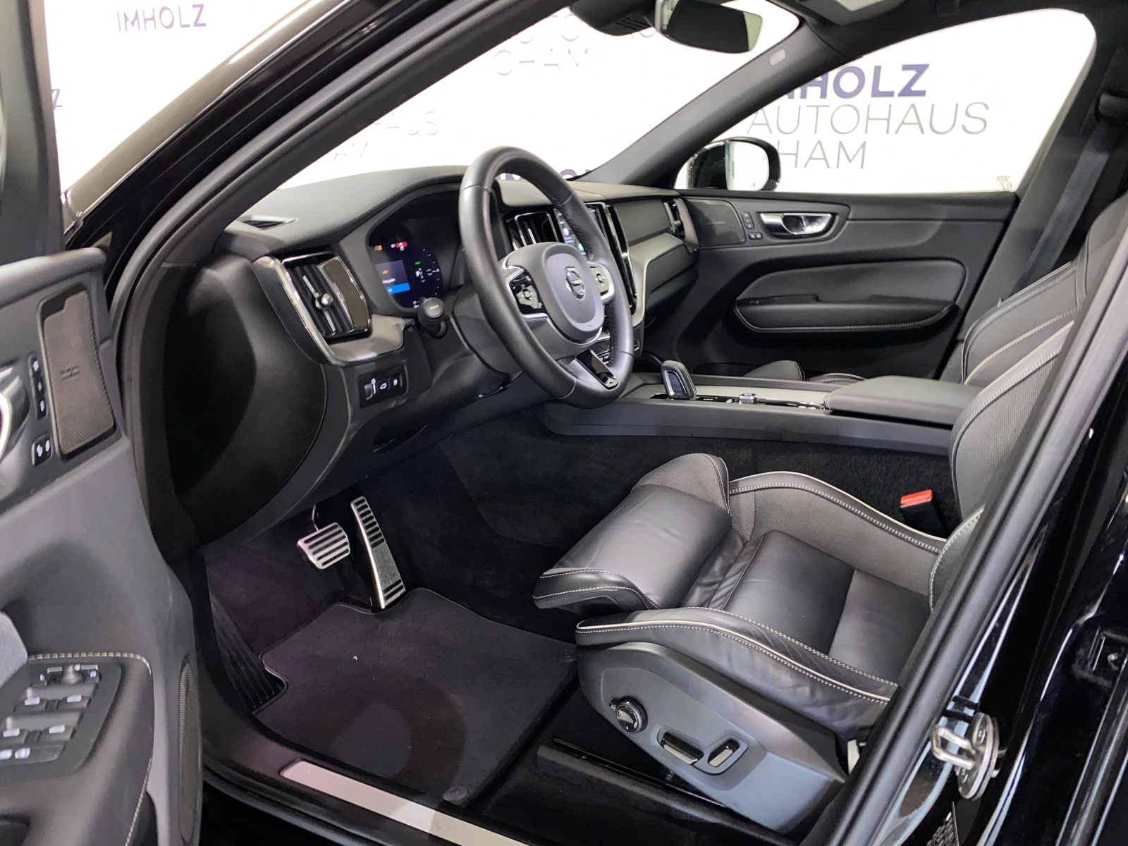 VOLVO XC60 2.0 T6 TE R-Design eAWD-image-15