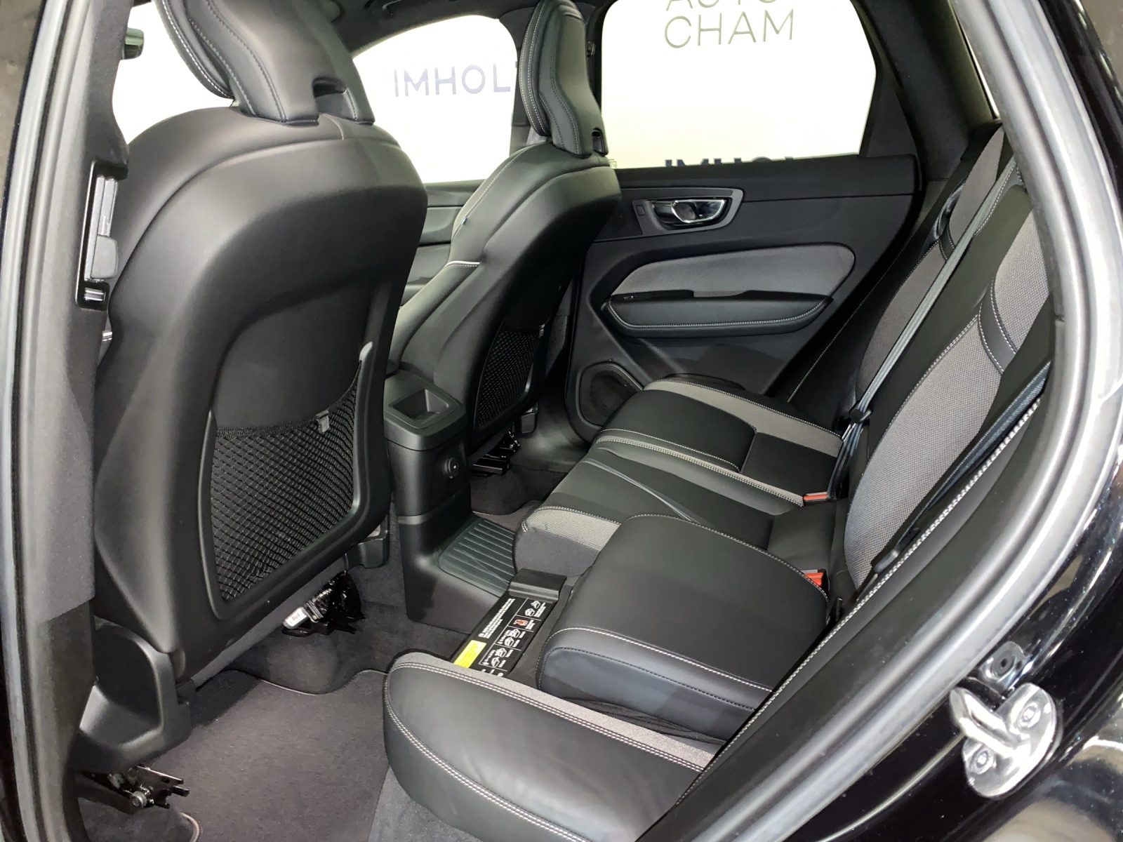 VOLVO XC60 2.0 T6 TE R-Design eAWD-image-16