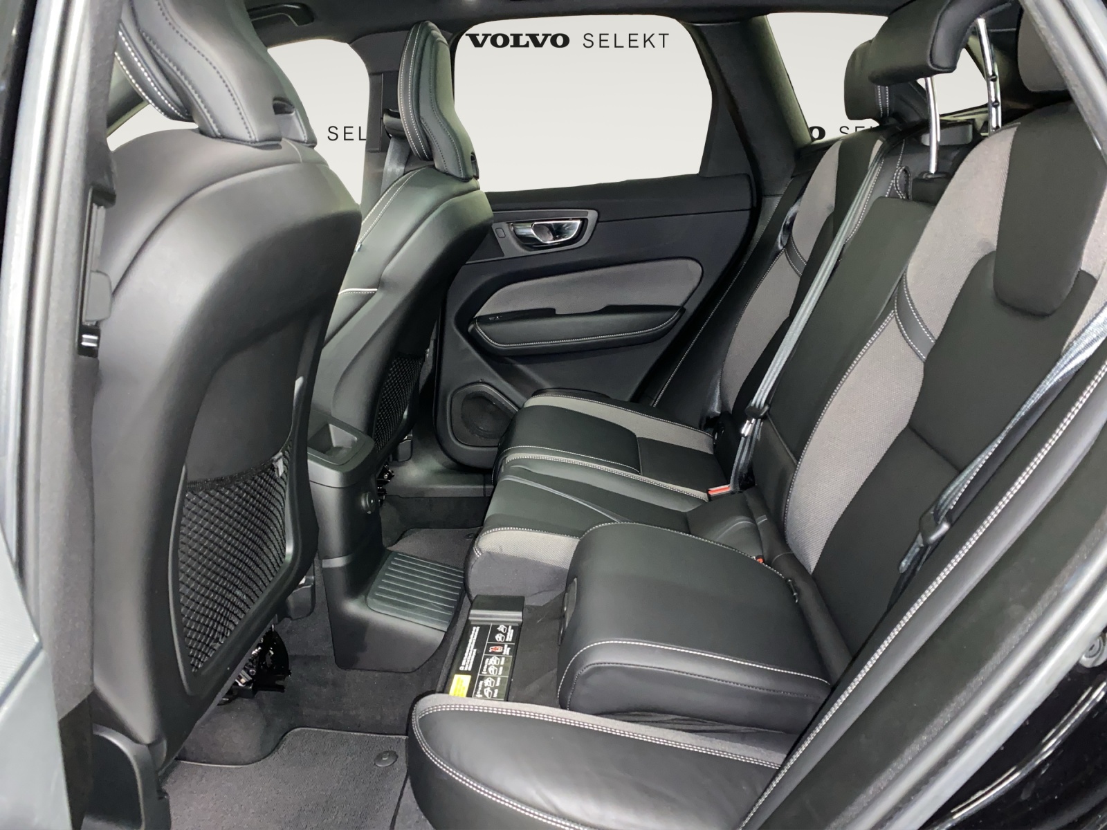 VOLVO XC60 2.0 T6 TE R-Design eAWD-image-12