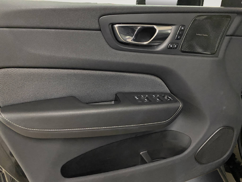VOLVO XC60 2.0 T6 TE R-Design eAWD-image-11
