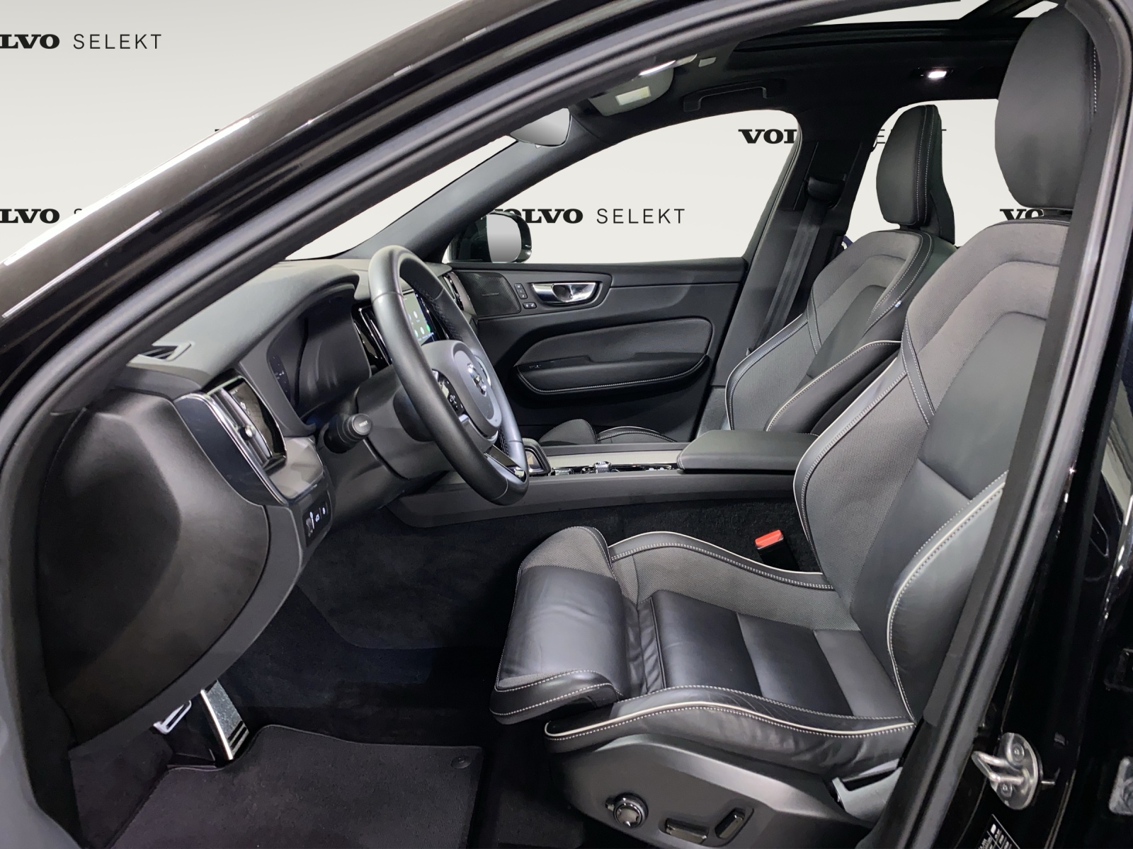 VOLVO XC60 2.0 T6 TE R-Design eAWD-image-5