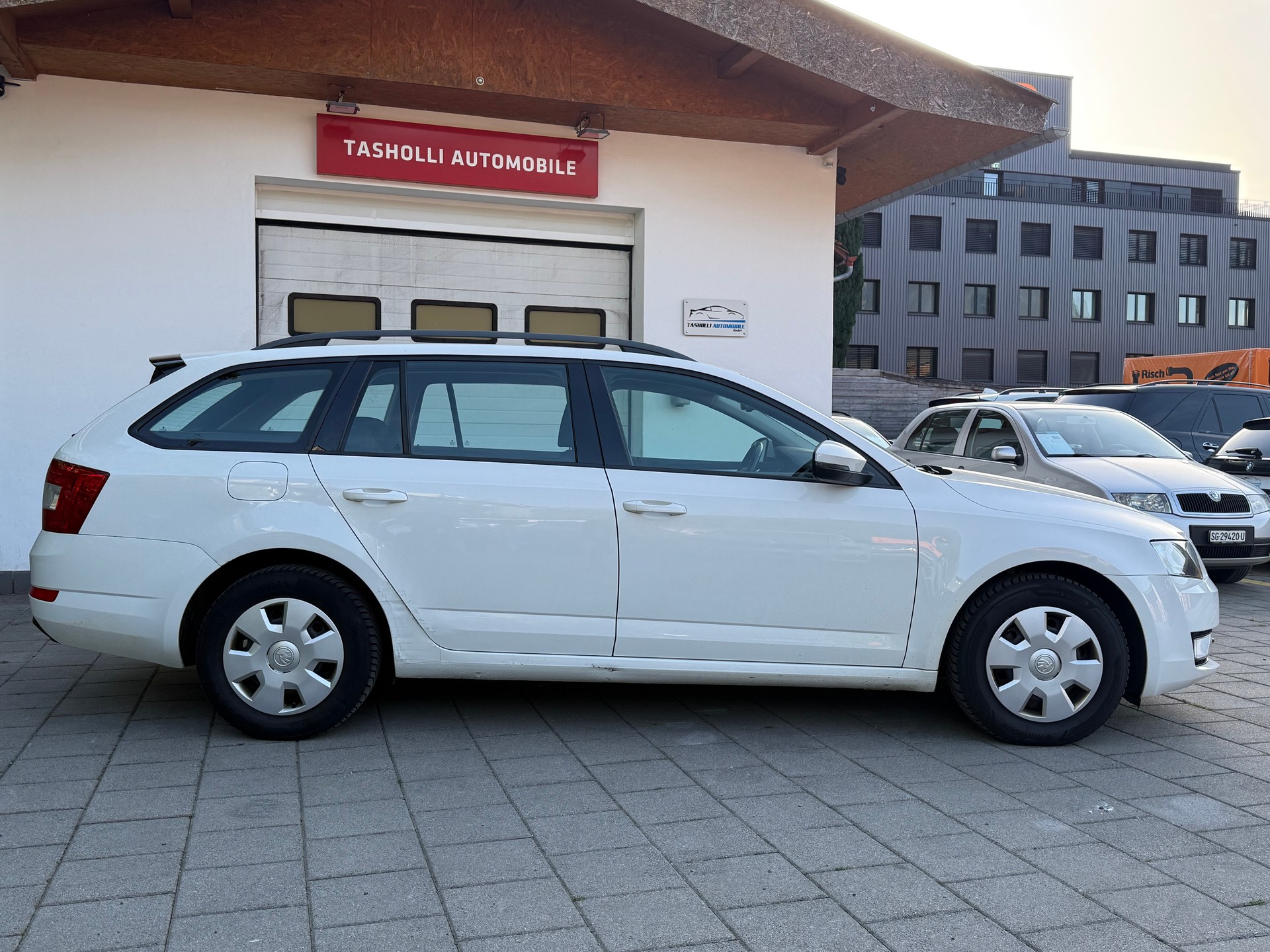 SKODA Octavia Combi 1.6 TDI GreenLine-image-8