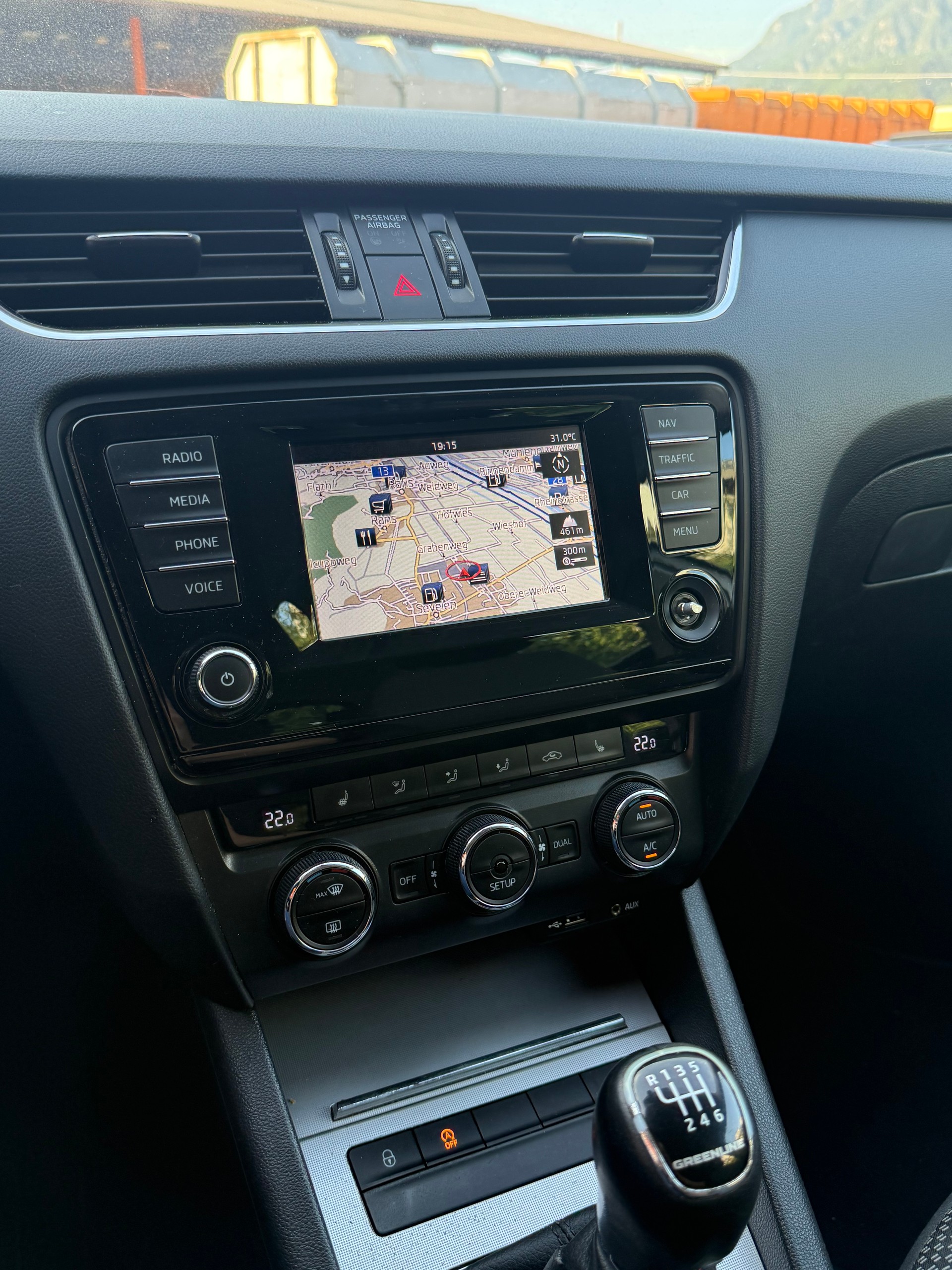 SKODA Octavia Combi 1.6 TDI GreenLine-image-14