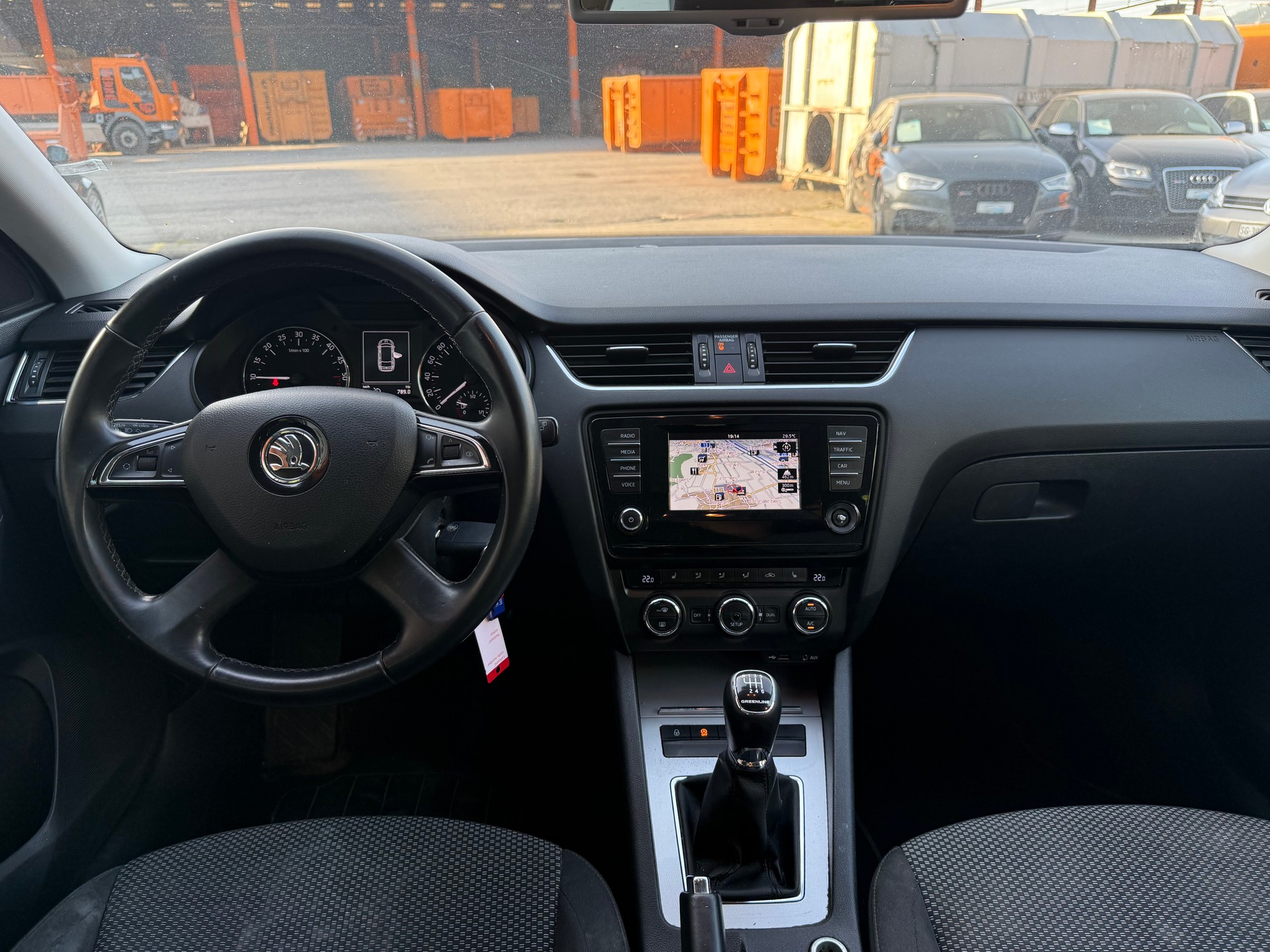 SKODA Octavia Combi 1.6 TDI GreenLine-image-10