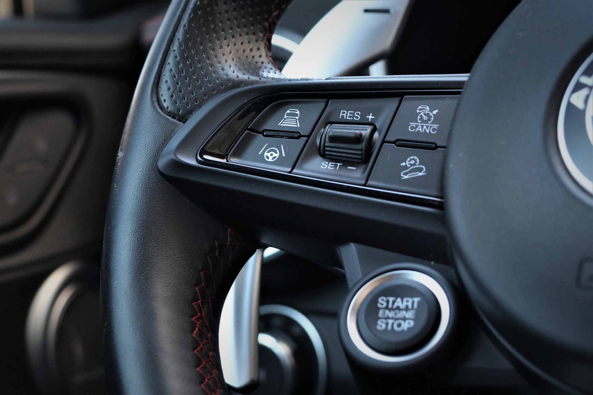 ALFA ROMEO Stelvio 2.0 Competizione Pack Sky Q4 AT8 (CH)-image-17