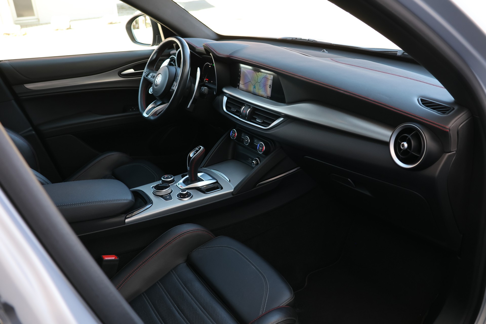 ALFA ROMEO Stelvio 2.0 Competizione Pack Sky Q4 AT8 (CH)-image-18