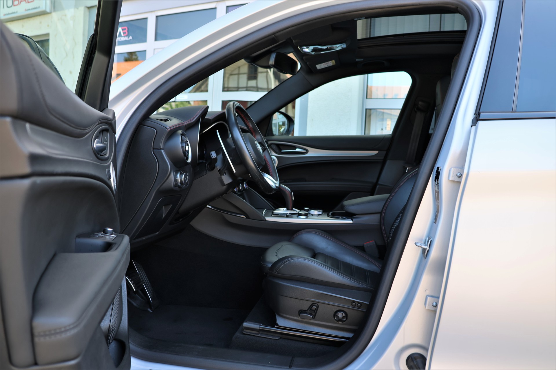 ALFA ROMEO Stelvio 2.0 Competizione Pack Sky Q4 AT8 (CH)-image-9