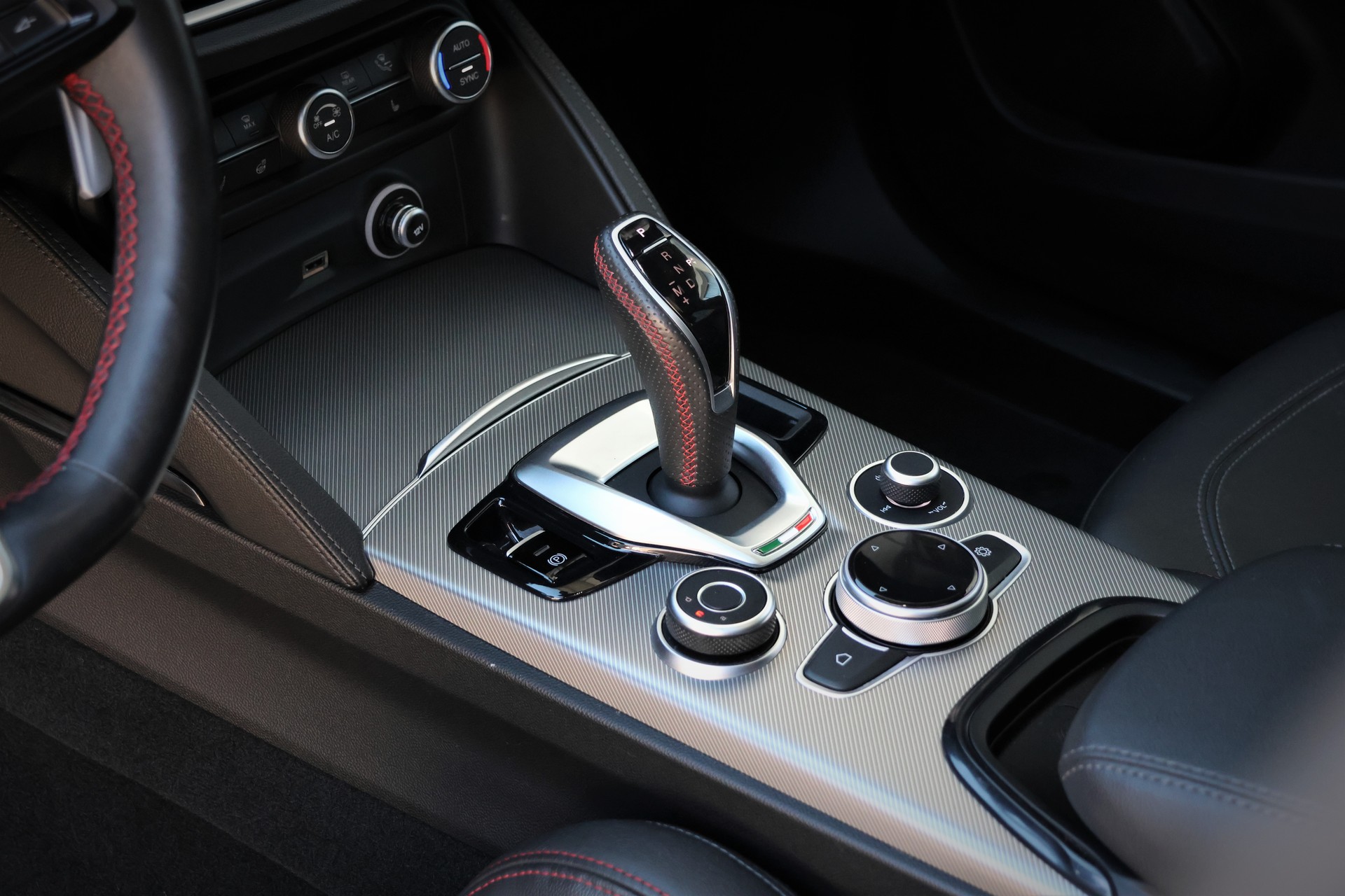 ALFA ROMEO Stelvio 2.0 Competizione Pack Sky Q4 AT8 (CH)-image-11