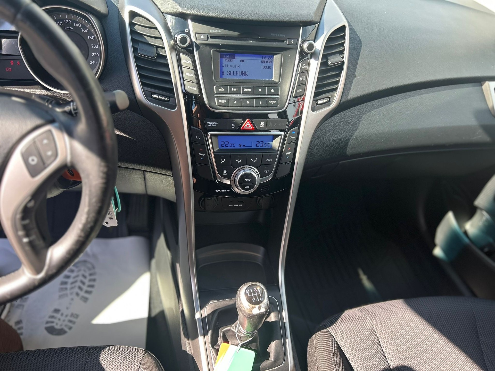 HYUNDAI i30 1.4 Comfort-image-8
