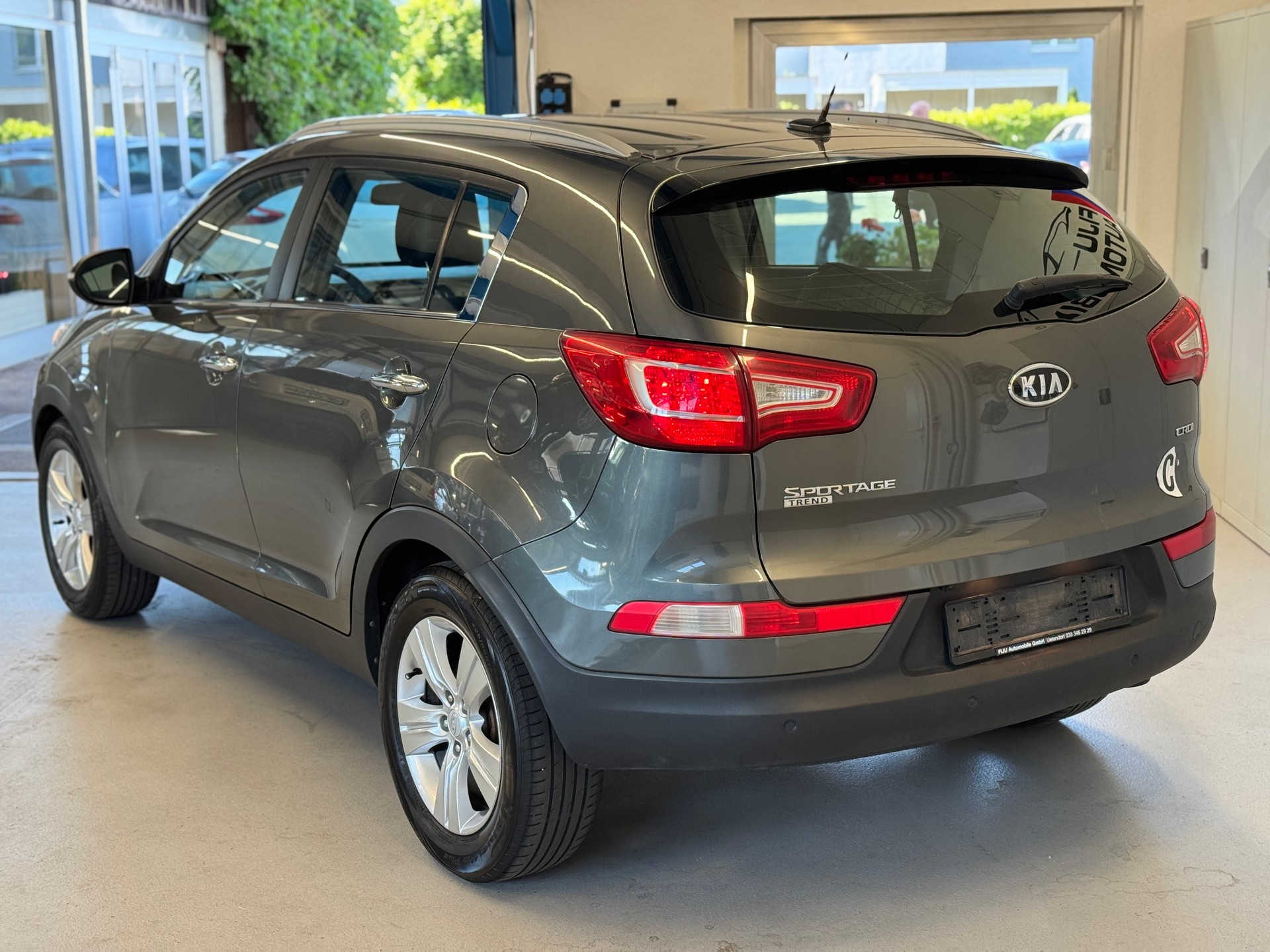 KIA Sportage 2.0 CRDi Trend 4WD Automatic-image-5