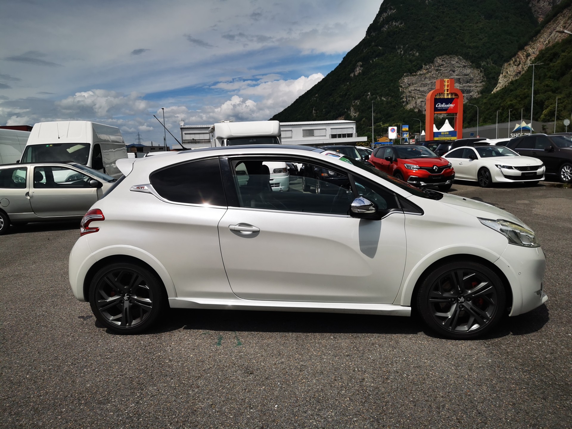 PEUGEOT 208 1.6 Turbo GTi-image-3