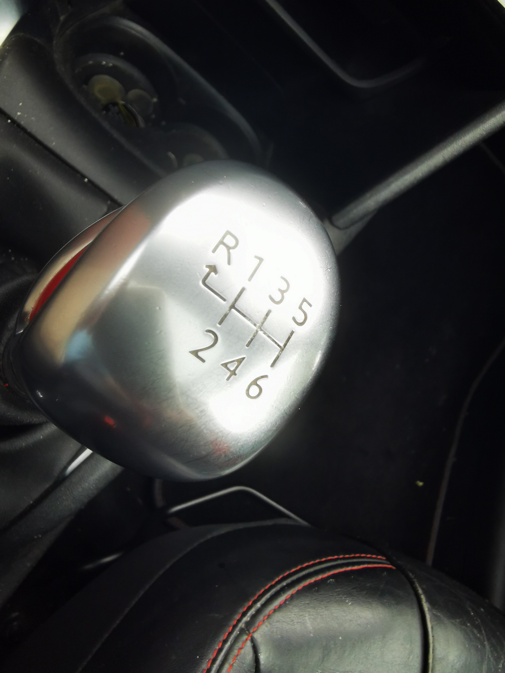 PEUGEOT 208 1.6 Turbo GTi-image-11