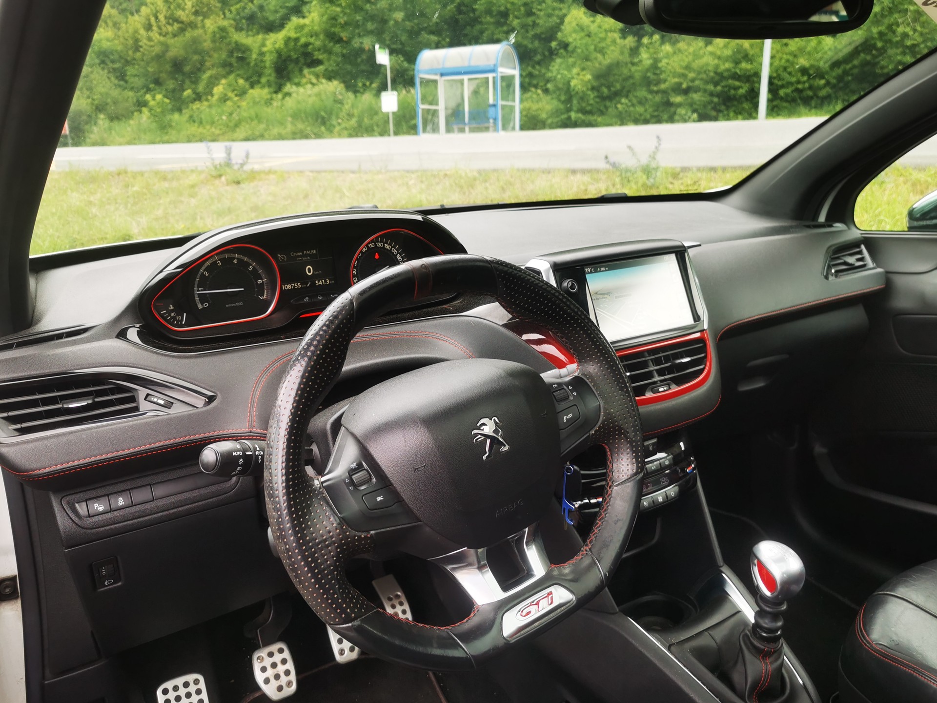 PEUGEOT 208 1.6 Turbo GTi-image-6