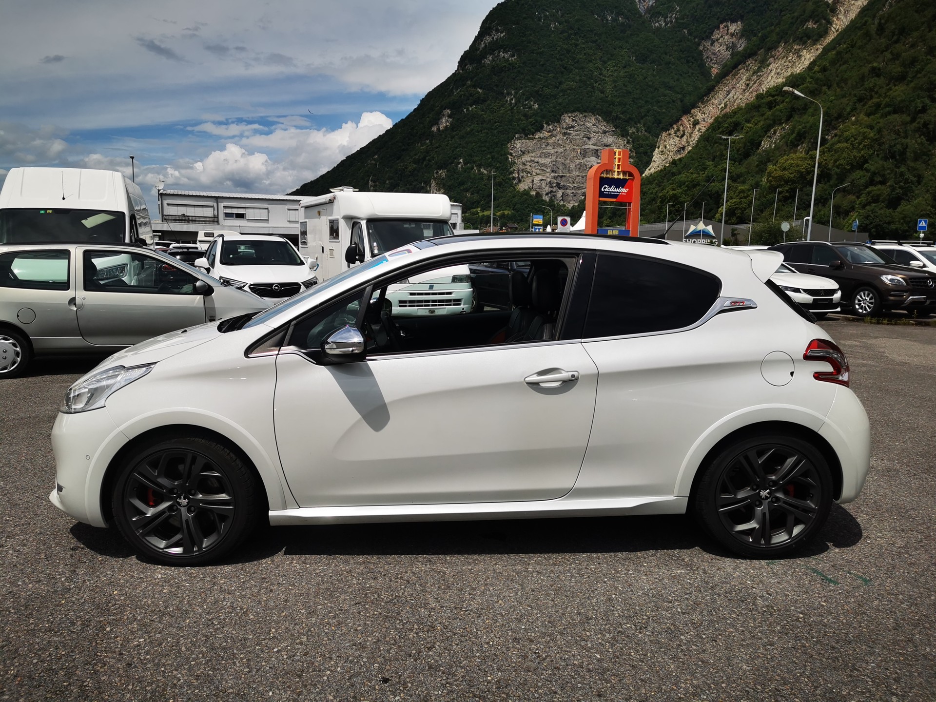 PEUGEOT 208 1.6 Turbo GTi