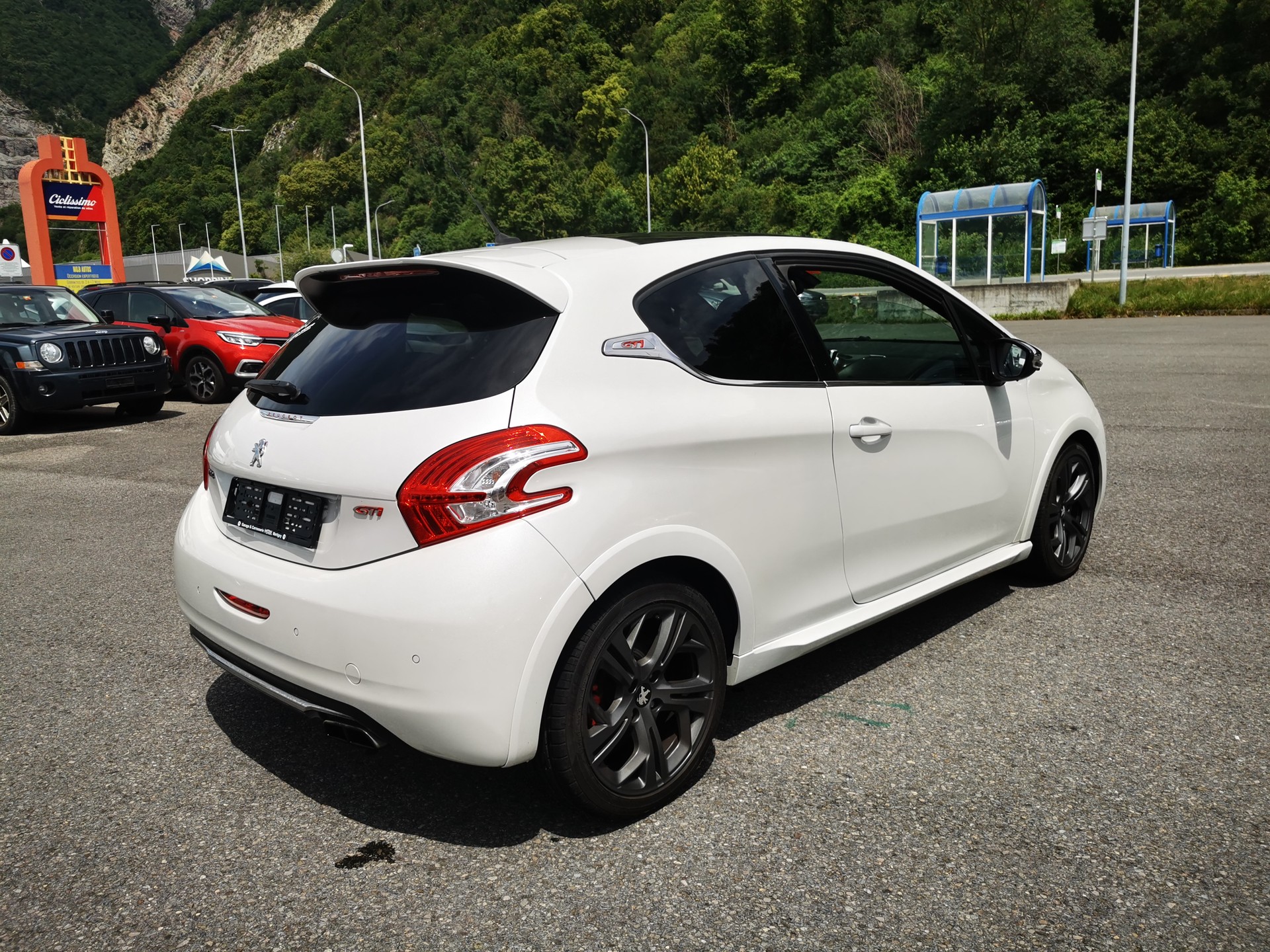 PEUGEOT 208 1.6 Turbo GTi-image-4