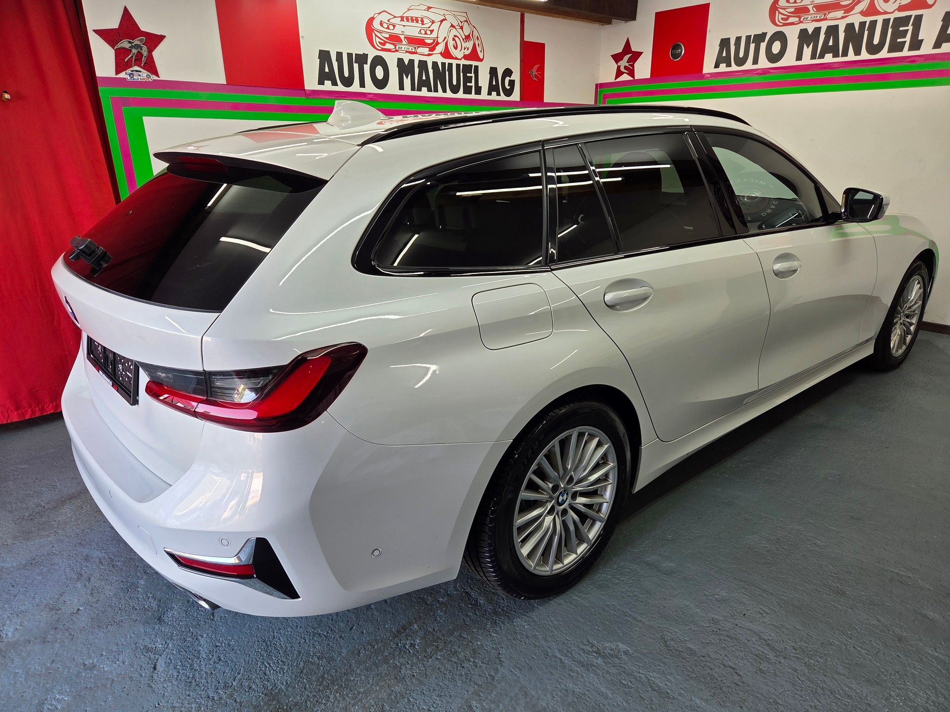 BMW 320d xDrive 48V Touring Luxury Line Steptronic-image-7