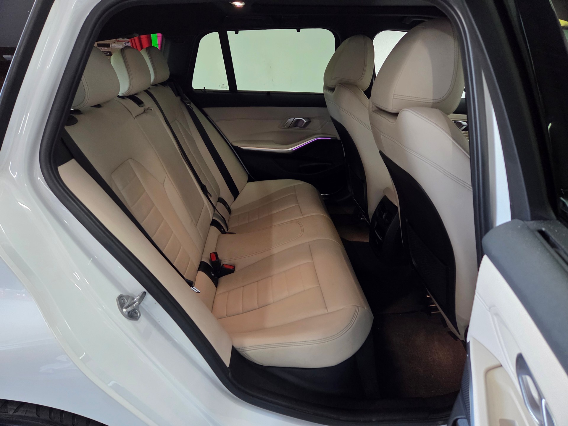 BMW 320d xDrive 48V Touring Luxury Line Steptronic-image-13