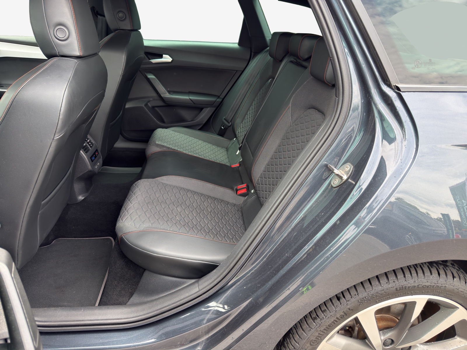 SEAT Leon ST 1.4 eHybrid pHEV DSG Hola FR-image-12