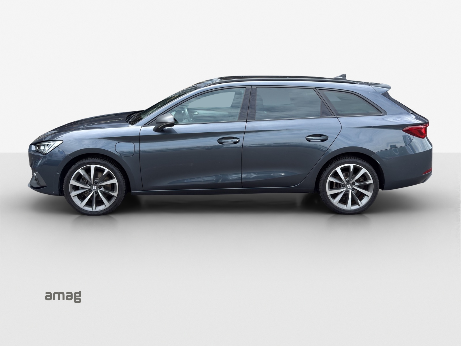 SEAT Leon ST 1.4 eHybrid pHEV DSG Hola FR-image-1