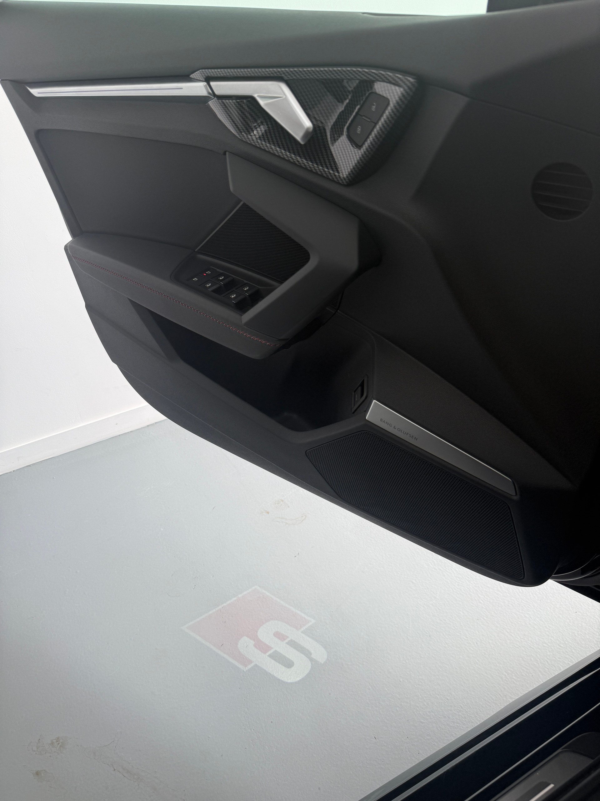 AUDI S3 Limousine 2.0 TFSI quattro S-tronic-image-11