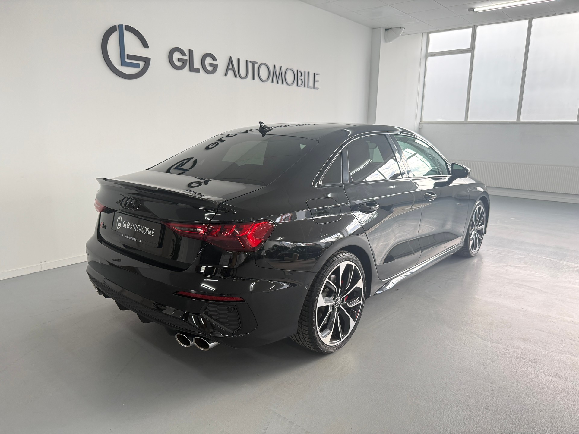 AUDI S3 Limousine 2.0 TFSI quattro S-tronic-showroom-element-2
