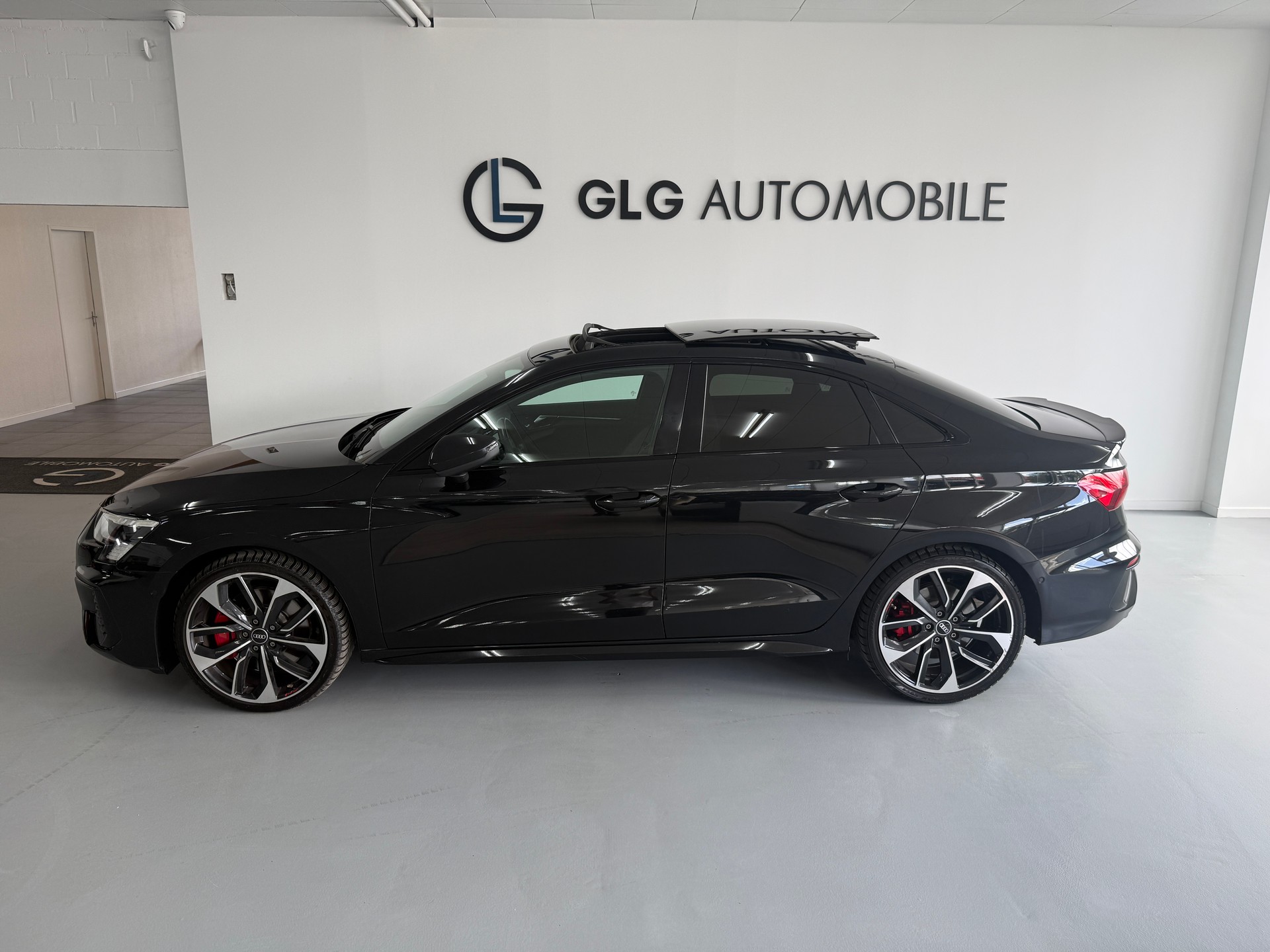 AUDI S3 Limousine 2.0 TFSI quattro S-tronic-showroom-element-1