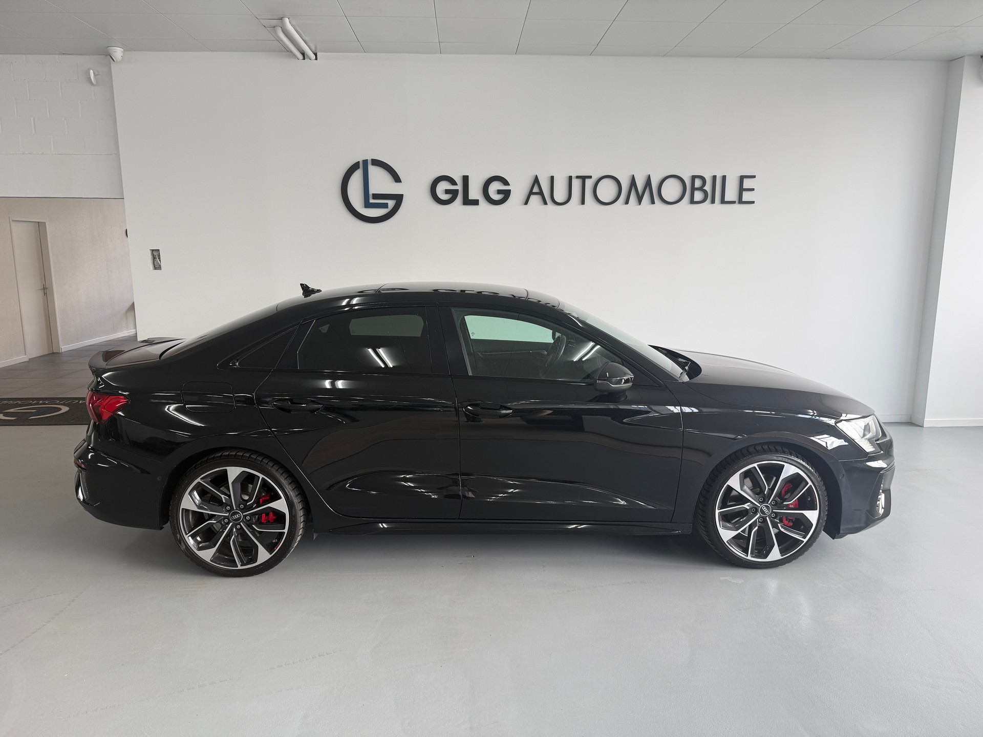 AUDI S3 Limousine 2.0 TFSI quattro S-tronic-showroom-element-3