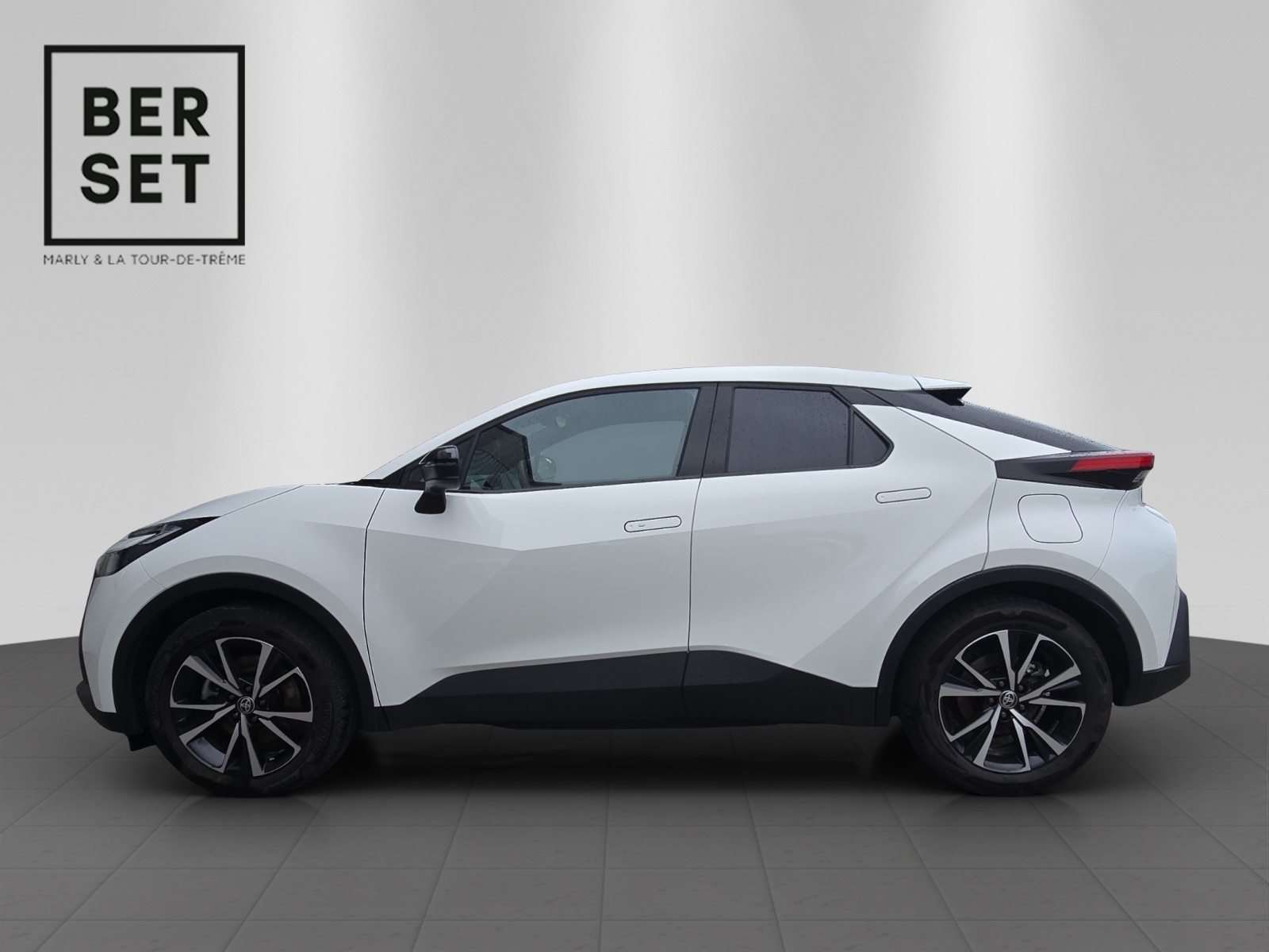 TOYOTA C-HR 2.0 PHEV Swiss Edition-showroom-element-1