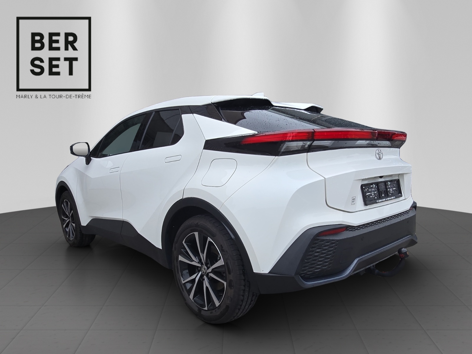 TOYOTA C-HR 2.0 PHEV Swiss Edition-showroom-element-2