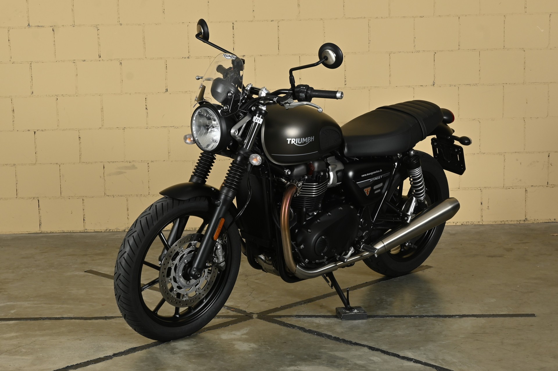 TRIUMPH Street Twin 900 Special Edition-image-2