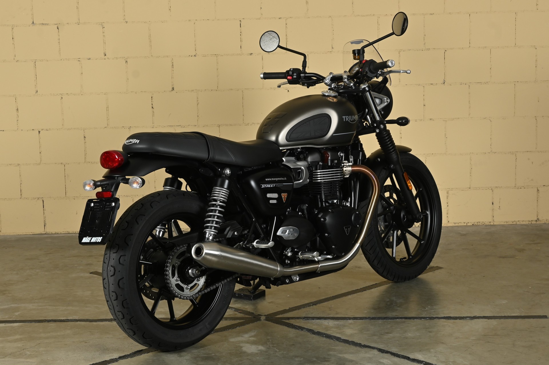 TRIUMPH Street Twin 900 Special Edition-image-6