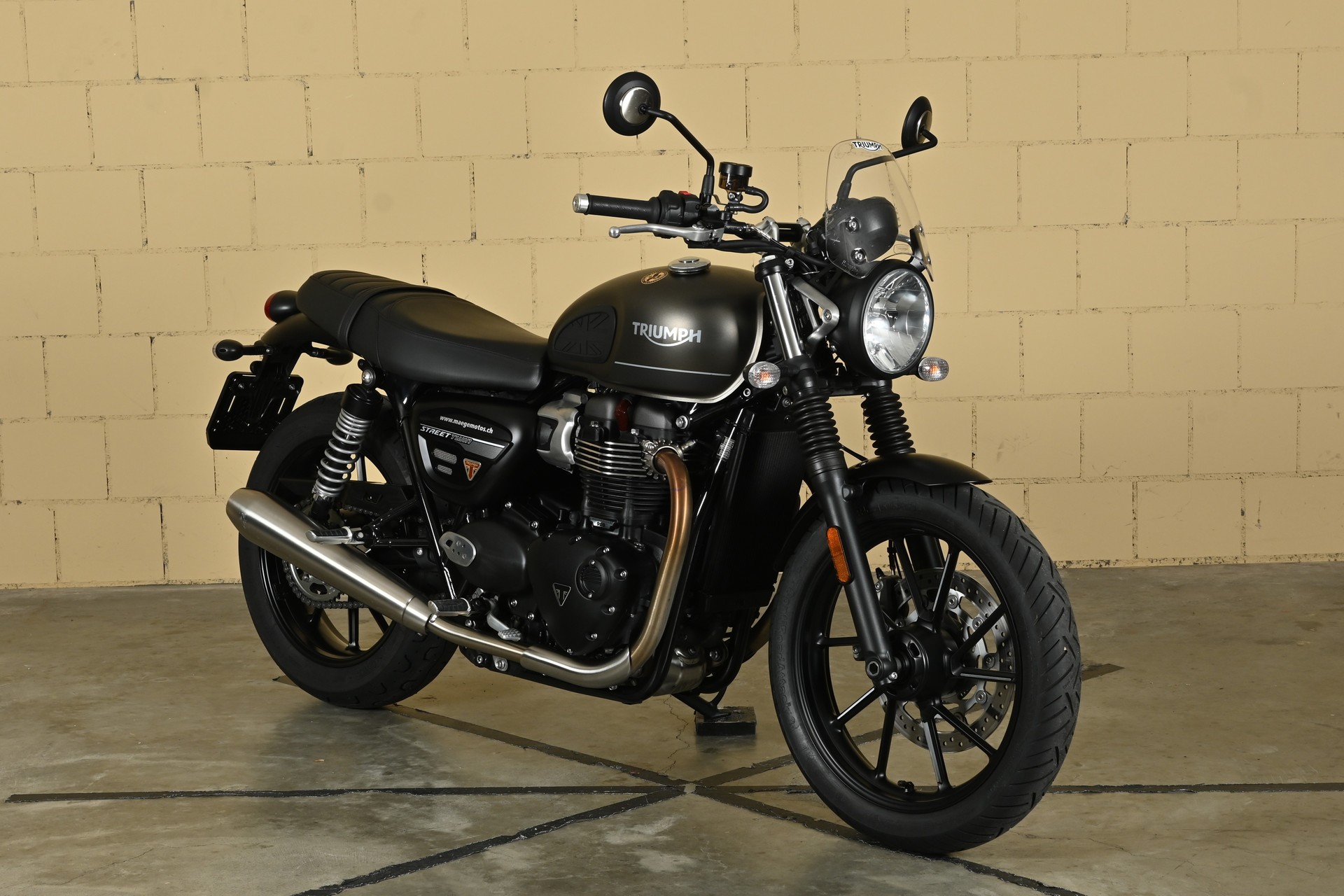 TRIUMPH Street Twin 900 Special Edition-image-1