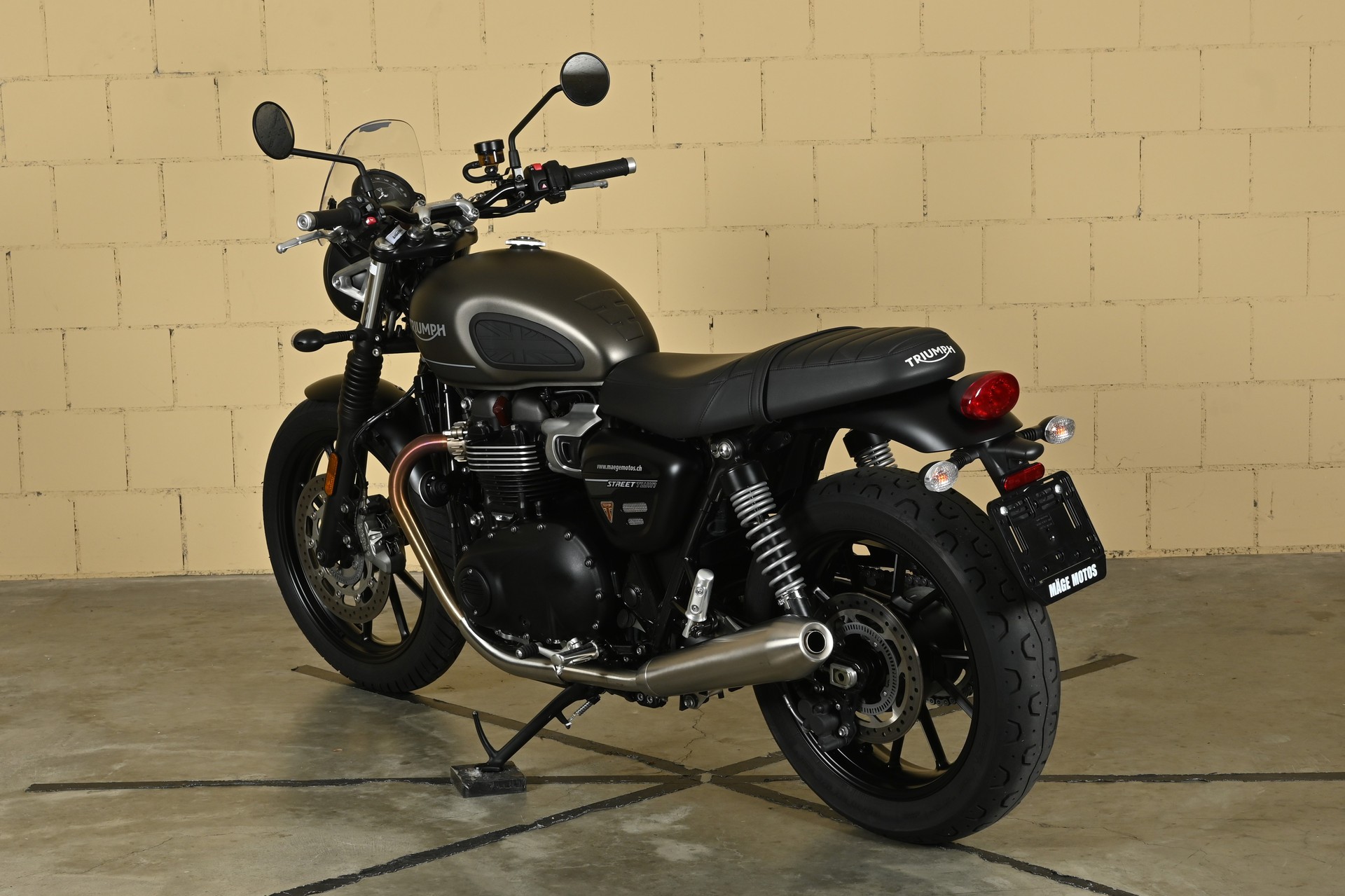 TRIUMPH Street Twin 900 Special Edition-image-4