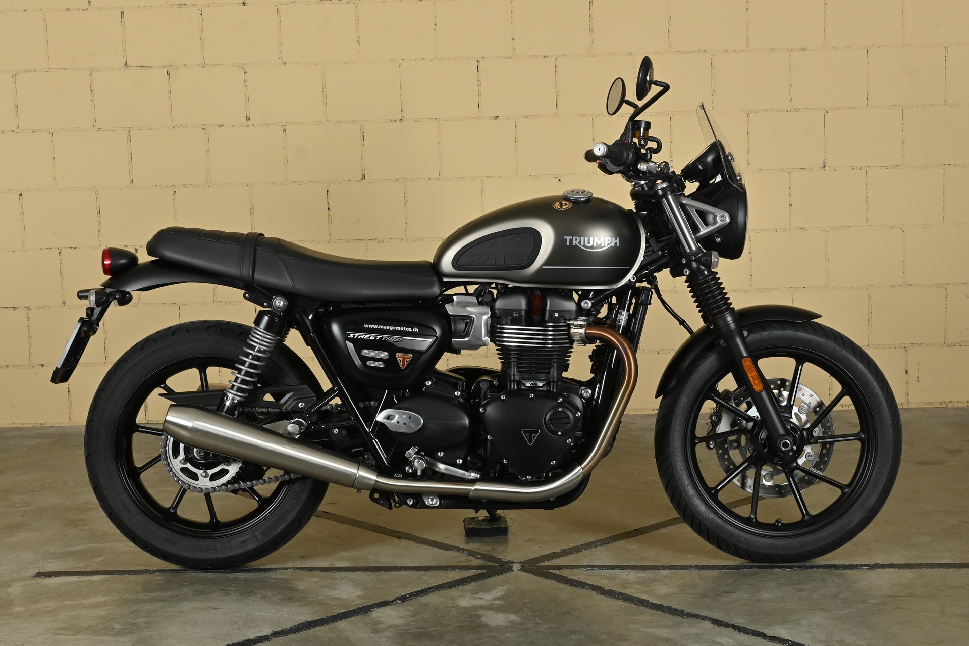 TRIUMPH Street Twin 900 Special Edition-image-0