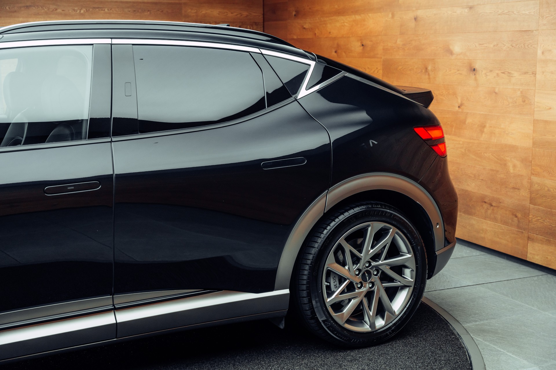 GENESIS GV60 77.4 kWh Sport AWD-image-17