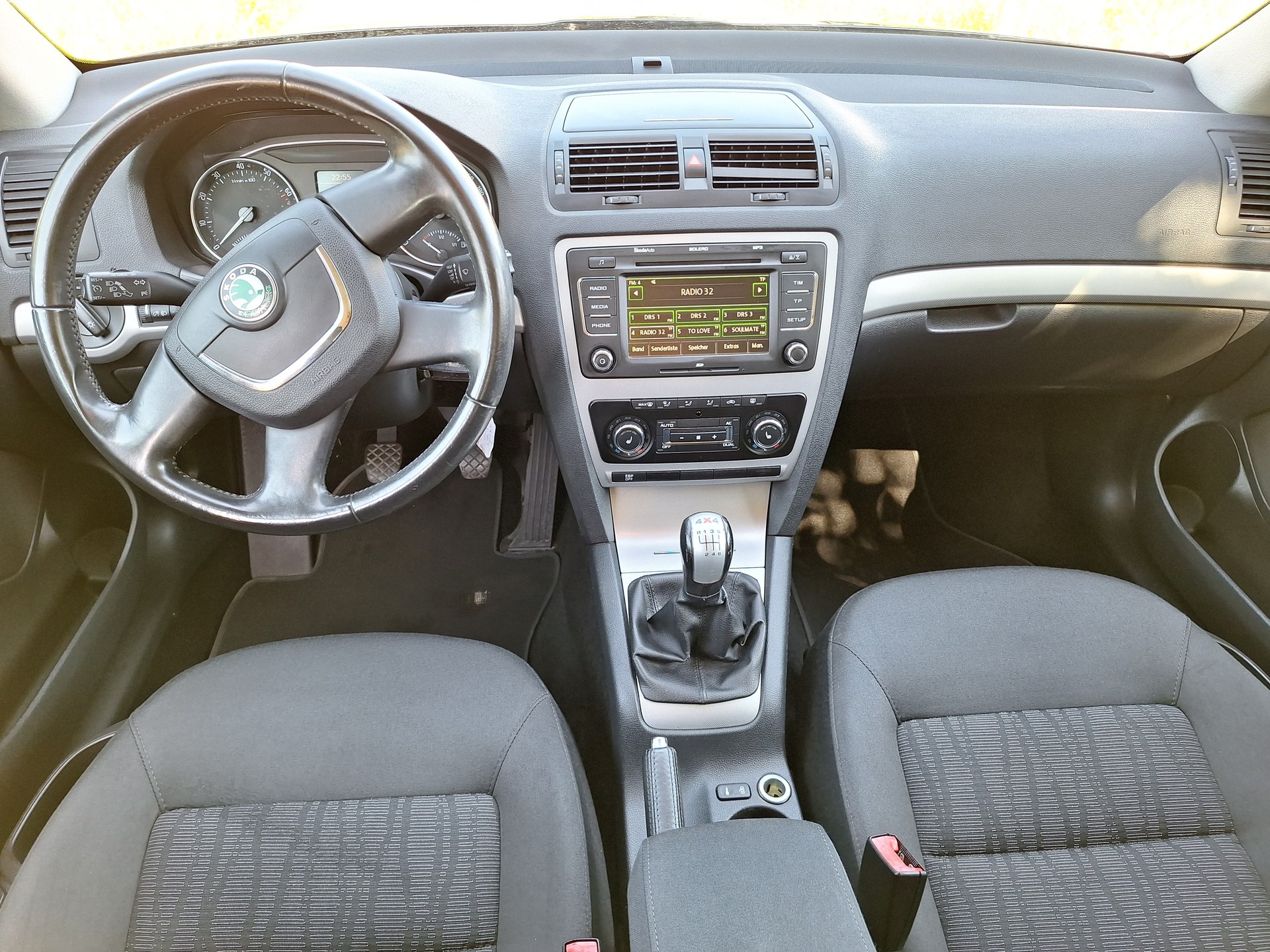 SKODA Octavia Combi 1.8 TSI Adventure 4x4-image-10