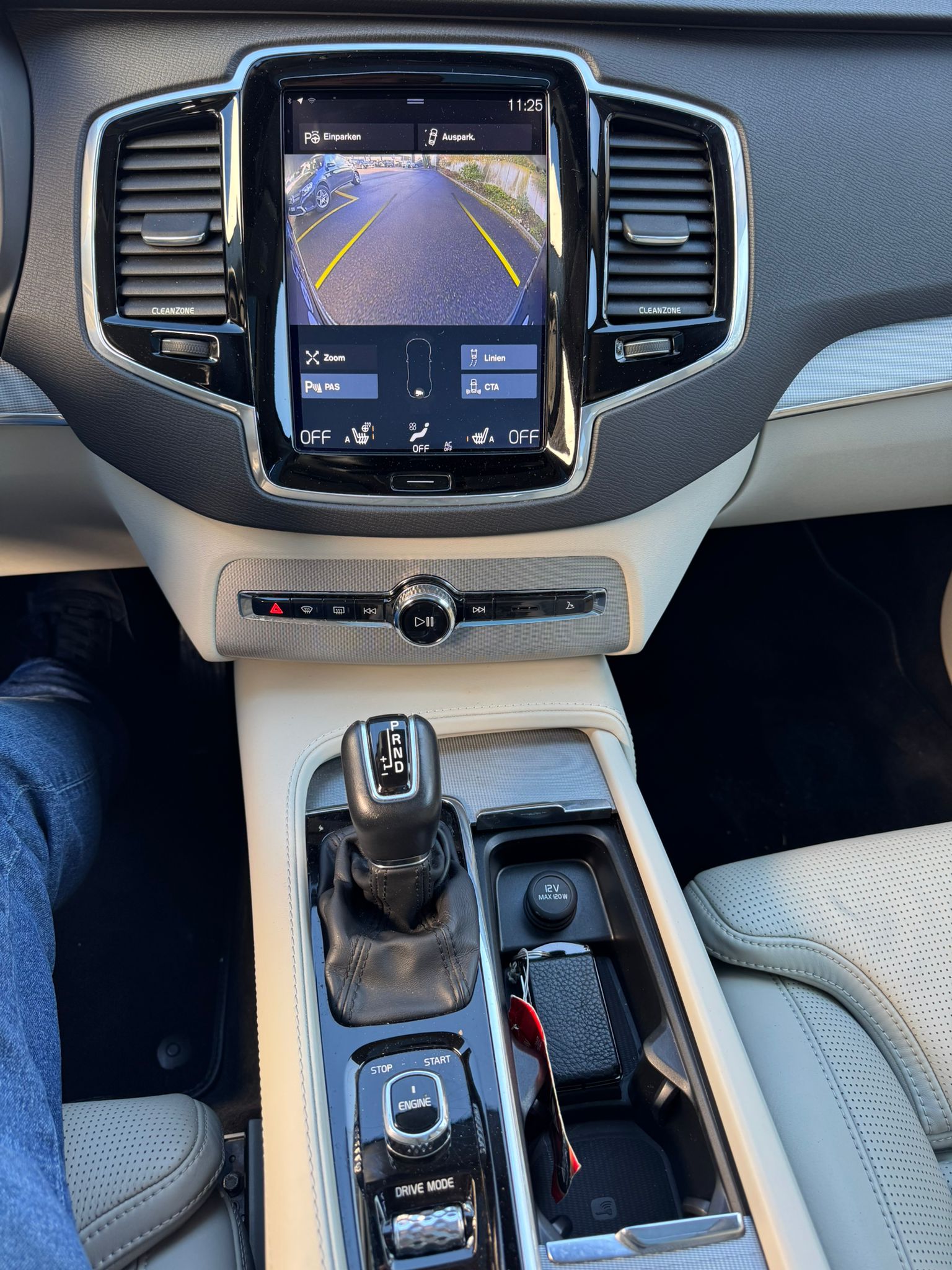 VOLVO XC90 D5 AWD Inscription Geartronic-image-13