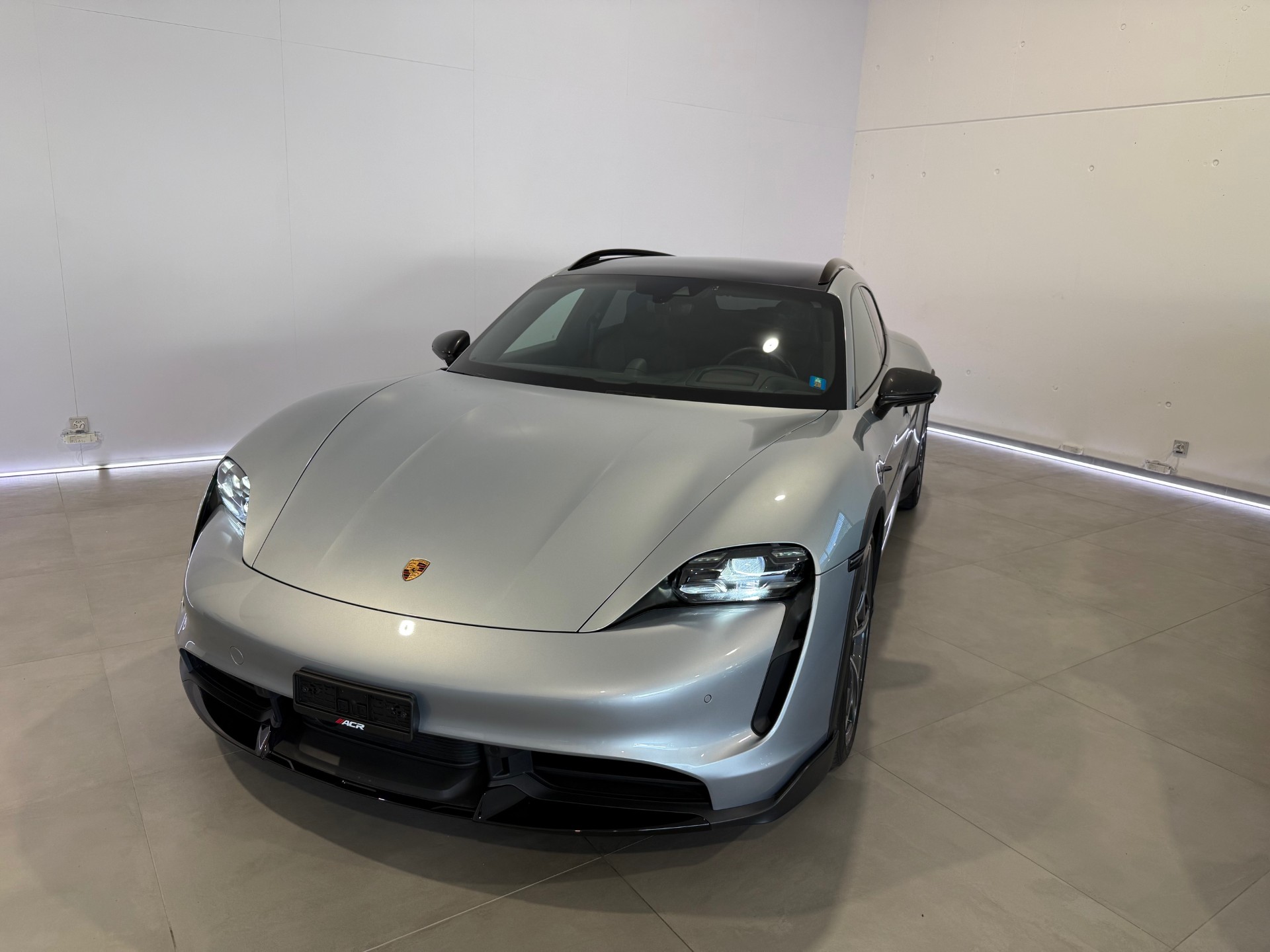 PORSCHE Taycan Turbo S Cross Turismo-image-2