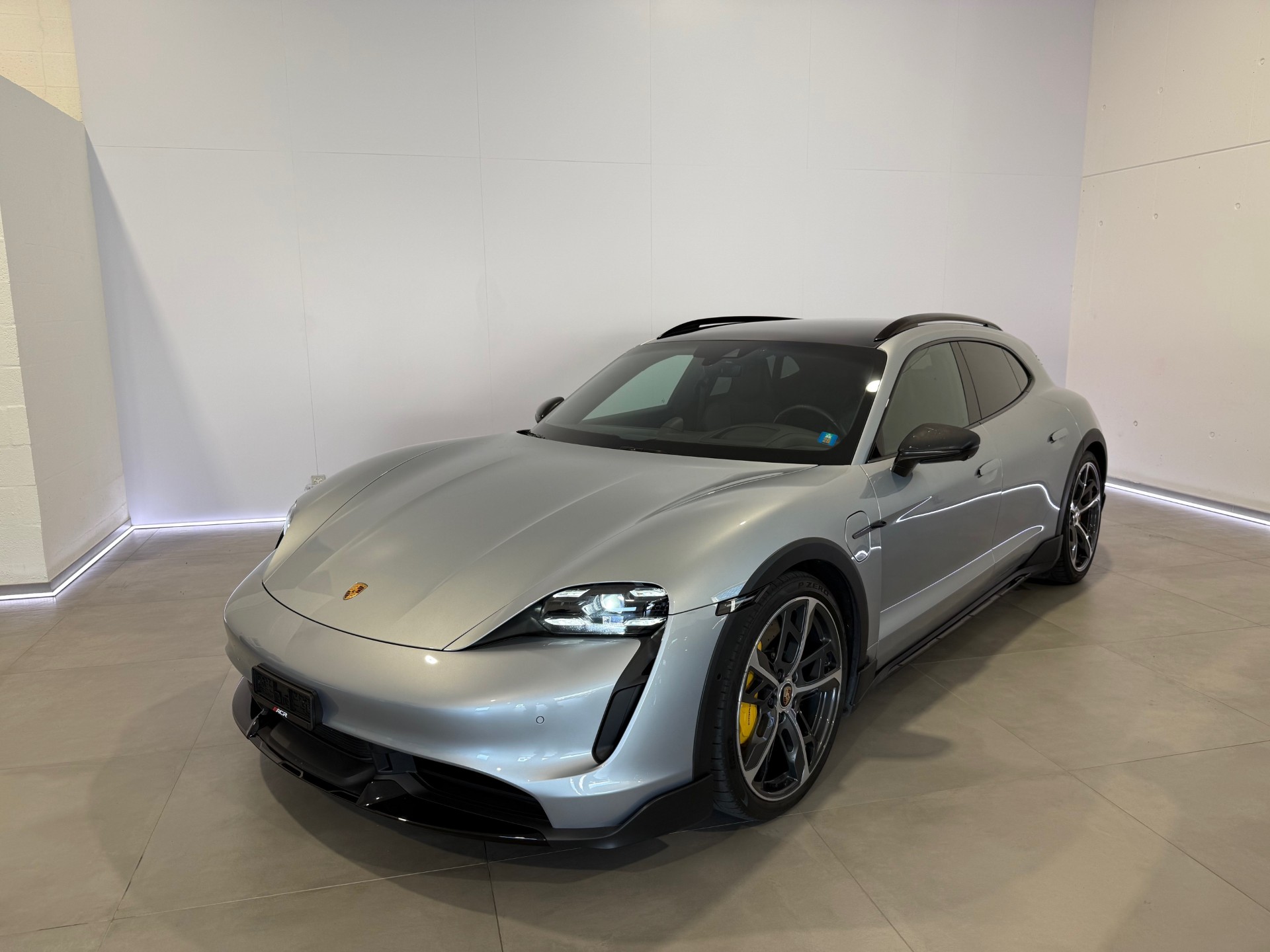 PORSCHE Taycan Turbo S Cross Turismo